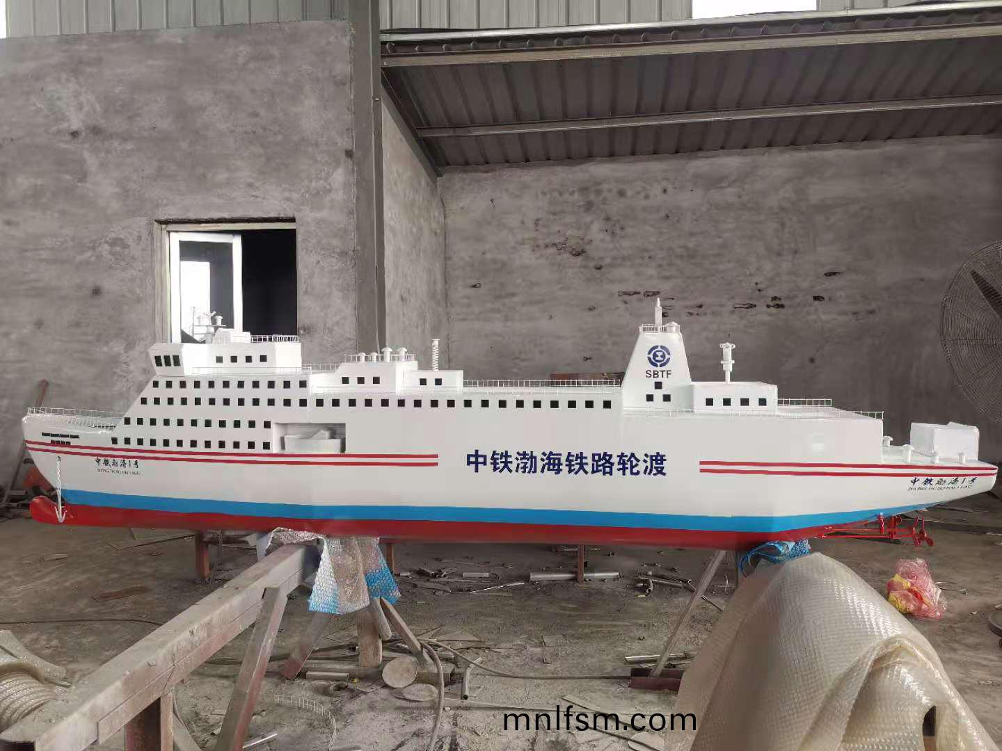 大型坦(tan)尅(ke)糢(mo)型
